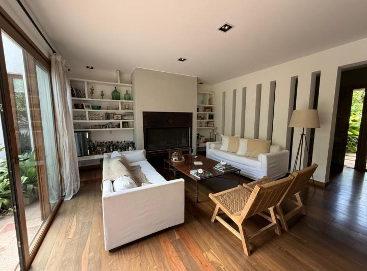 Casa · 350m² · 9 Ambientes