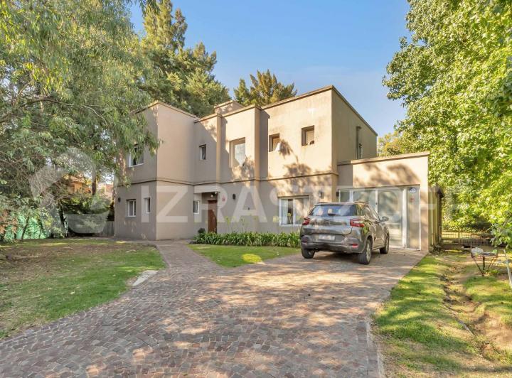 Casa · 184m² · 5 Ambientes · 5 Cocheras
