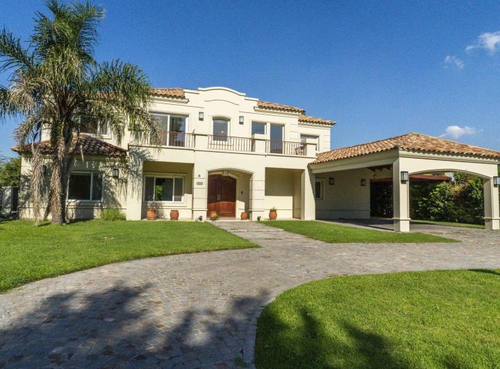 Casa · 1589m² · 7 Ambientes · 8 Cocheras