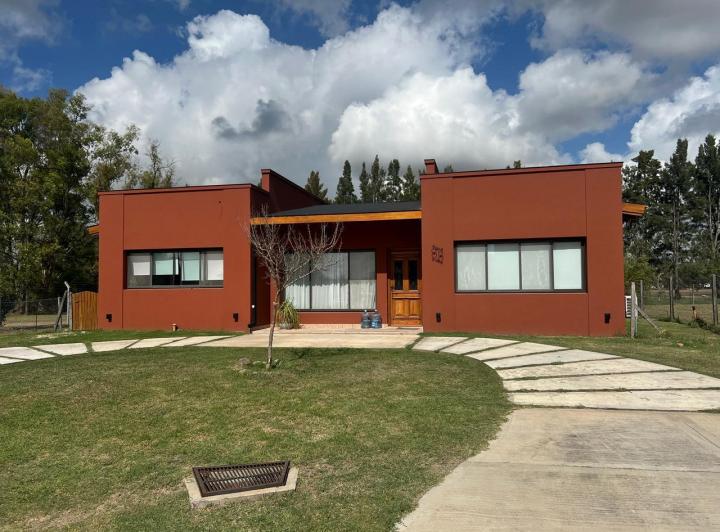 Casa · 220m² · 5 Ambientes · 4 Cocheras
