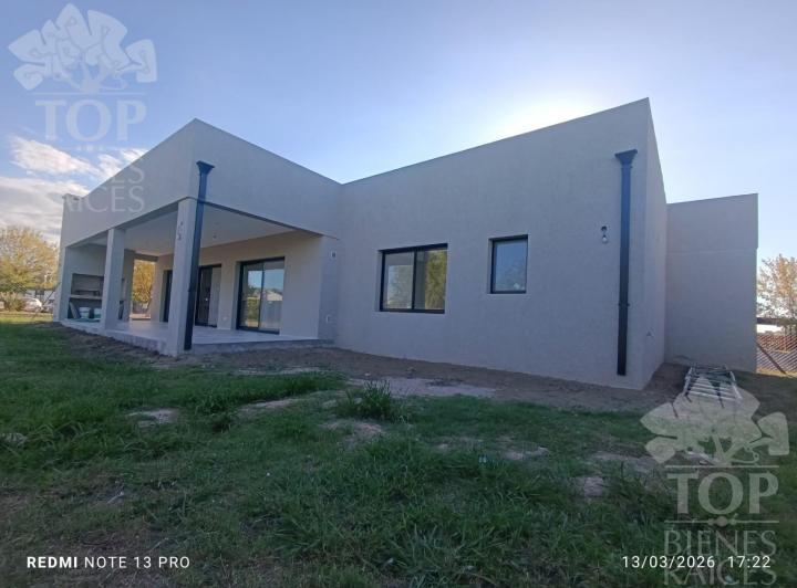 Casa · 160m² · 5 Ambientes · 3 Cocheras