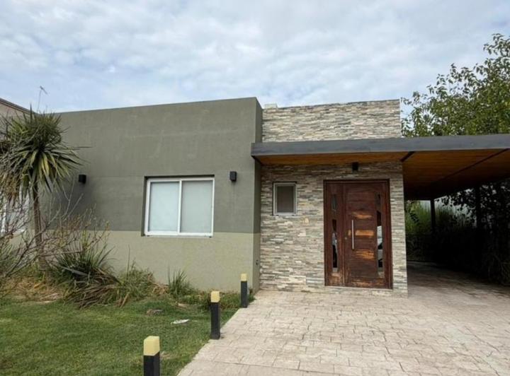 Casa · 130ha · 5 Ambientes · 1 Cochera