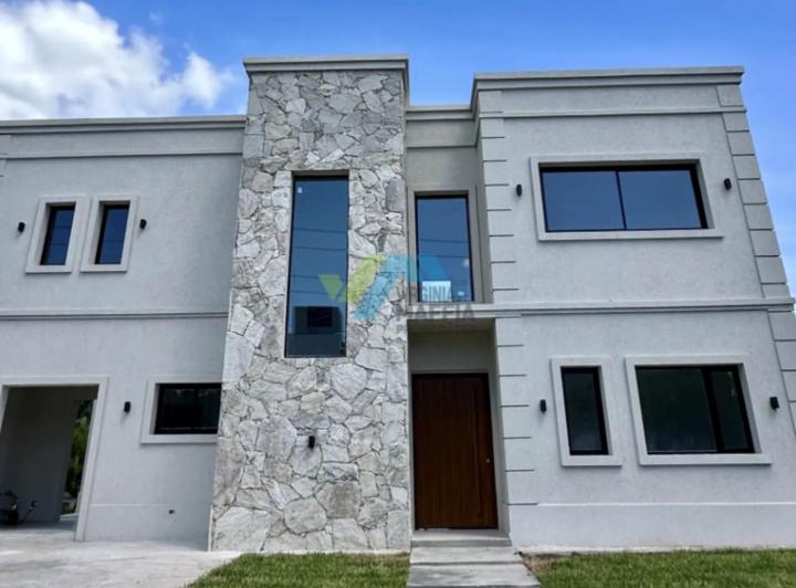 Casa · 300m² · 5 Ambientes · 2 Cocheras