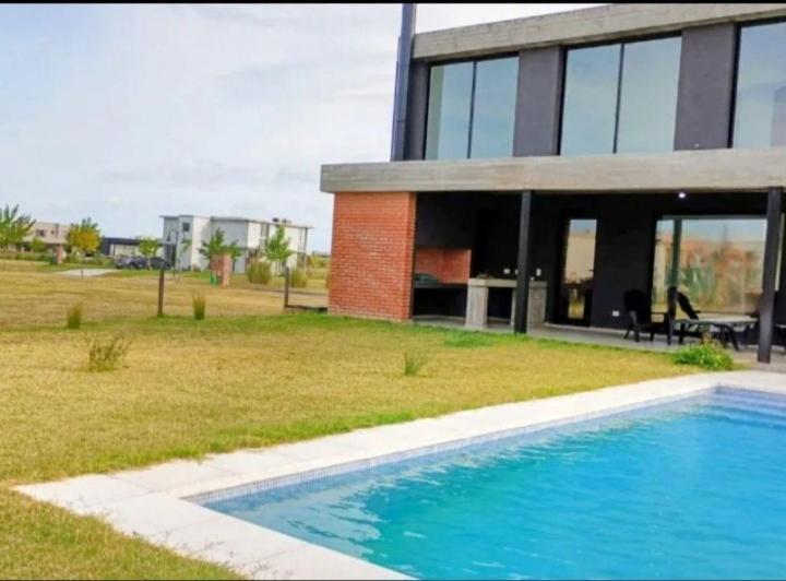 Casa · 758m² · 4 Dormitorios