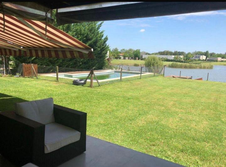 Casa · 180m² · 5 Ambientes · 2 Cocheras