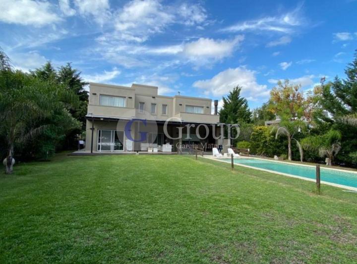Casa · 290m² · 5 Ambientes · 2 Cocheras