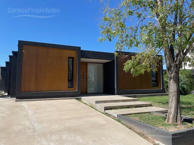 Casa · 234m² · 5 Ambientes · 3 Cocheras