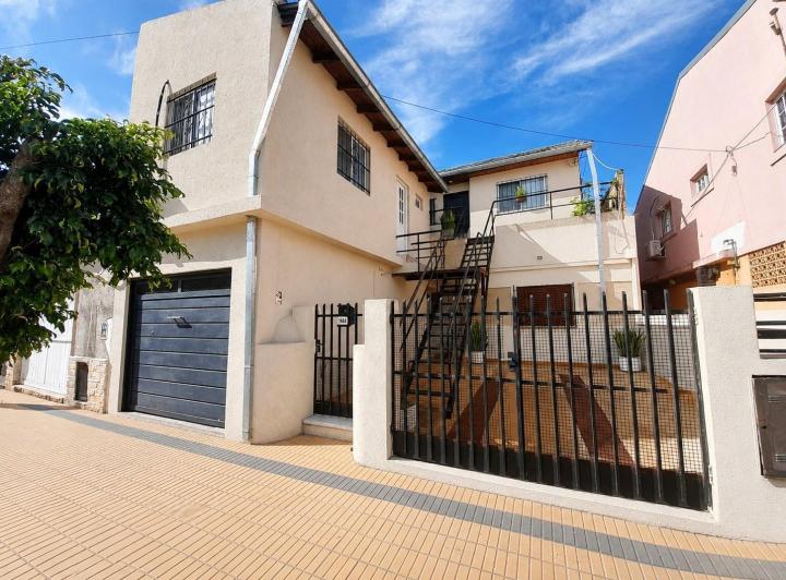 Casa · 150m² · 8 Ambientes · 2 Cocheras