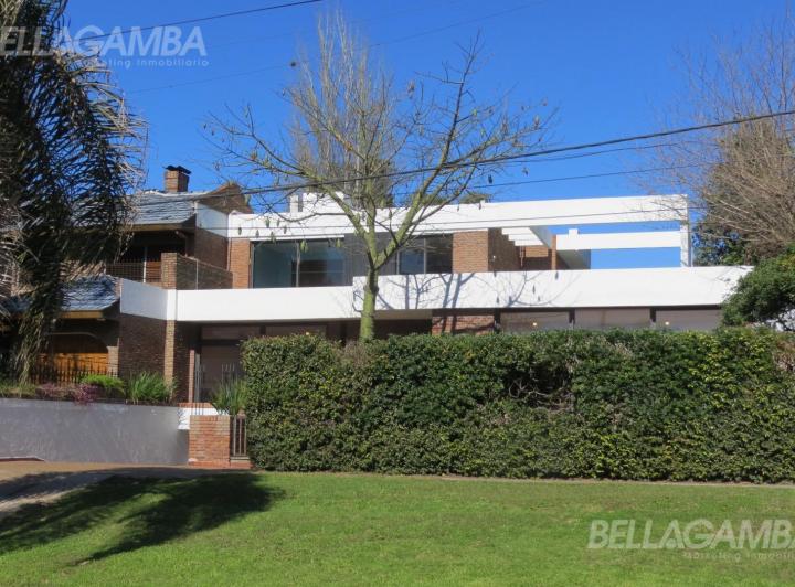 Casa · 429m² · 8 Ambientes · 6 Cocheras