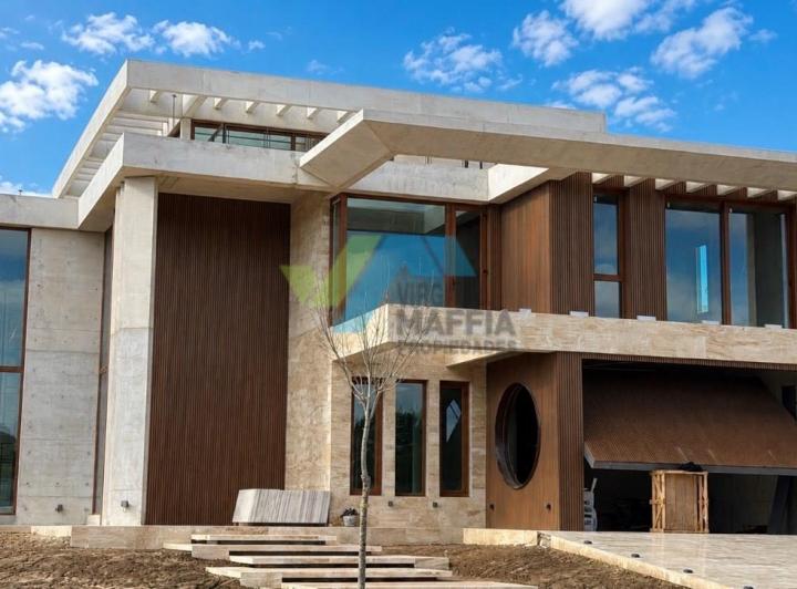 Casa · 800m² · 8 Ambientes · 2 Cocheras