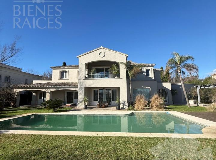 Casa · 2500m² · 7 Ambientes · 6 Cocheras