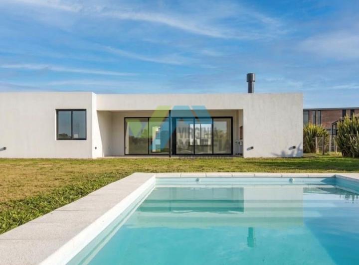 Casa · 227m² · 5 Ambientes · 2 Cocheras
