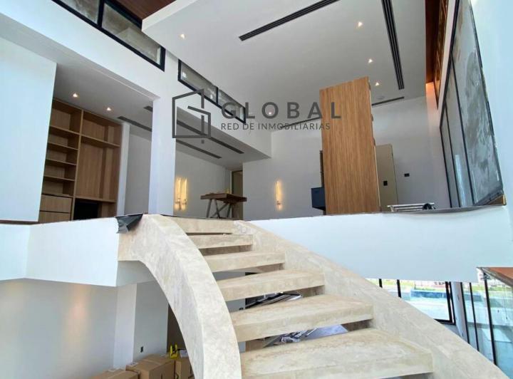 Casa · 550m² · 7 Ambientes · 2 Cocheras