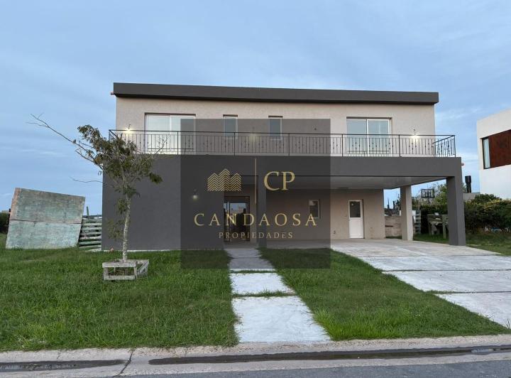 Casa · 335m² · 5 Ambientes · 2 Cocheras