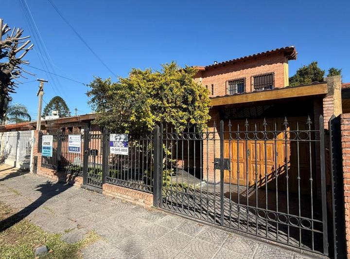 Casa · 200m² · 5 Ambientes · 1 Cochera
