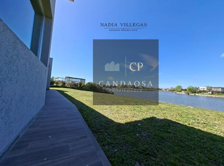 Casa · 200m² · 5 Ambientes · 2 Cocheras