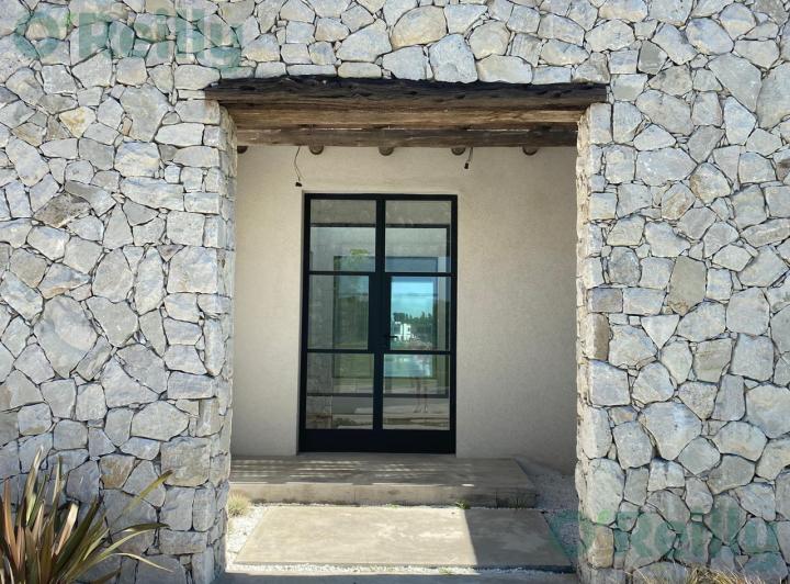Casa · 223m² · 6 Ambientes · 1 Cochera