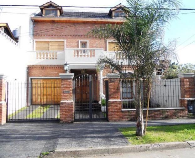 Casa · 456m² · 4 Dormitorios · 1 Cochera