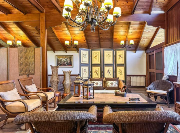Casa · 350m² · 7 Ambientes · 3 Cocheras