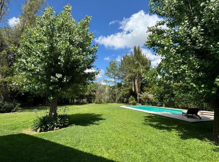 Casa · 1541m² · 7 Ambientes · 2 Cocheras