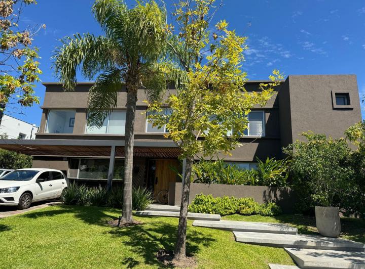 Casa · 303m² · 6 Ambientes