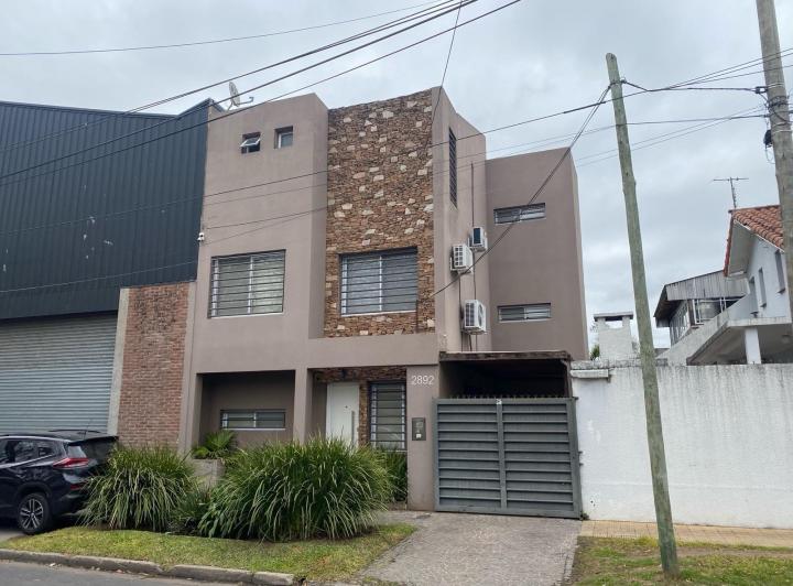 Casa · 225m² · 6 Ambientes · 2 Cocheras