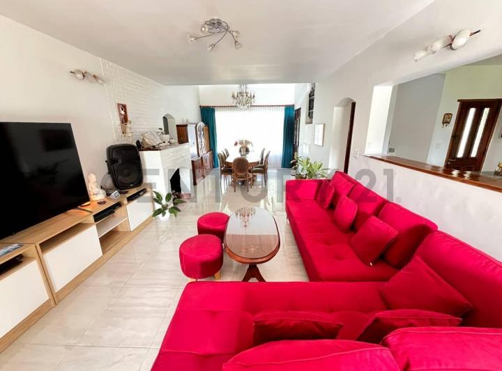 Casa · 279m² · 5 Ambientes · 1 Cochera