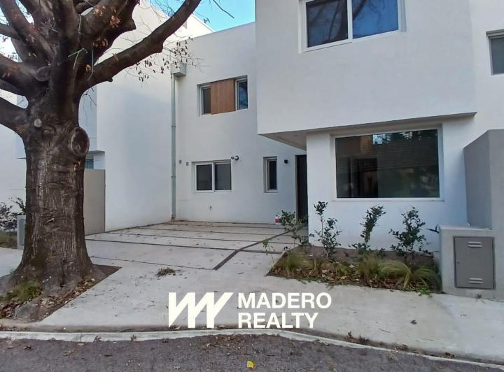 Casa · 156m² · 5 Ambientes · 2 Cocheras