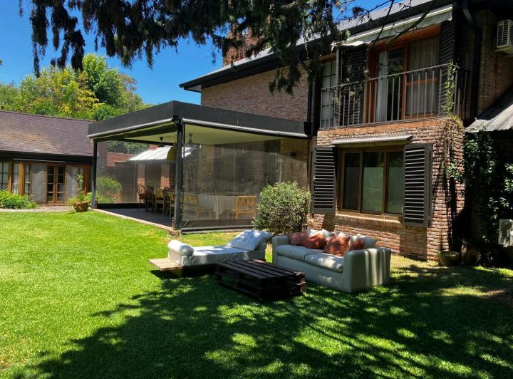 Casa · 297m² · 5 Ambientes · 2 Cocheras