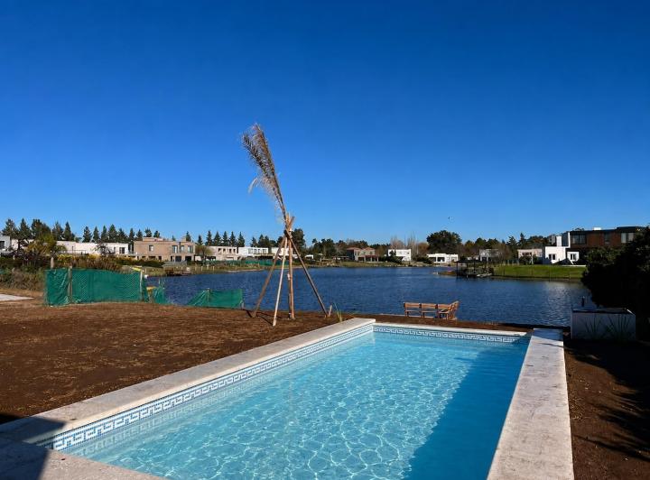 Casa · 180m² · 5 Ambientes · 4 Cocheras