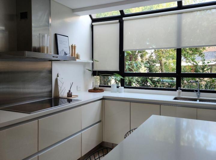Casa · 1025m² · 6 Ambientes · 4 Cocheras