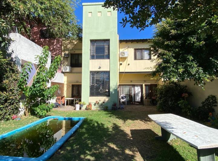 Casa · 250m² · 5 Ambientes · 1 Cochera