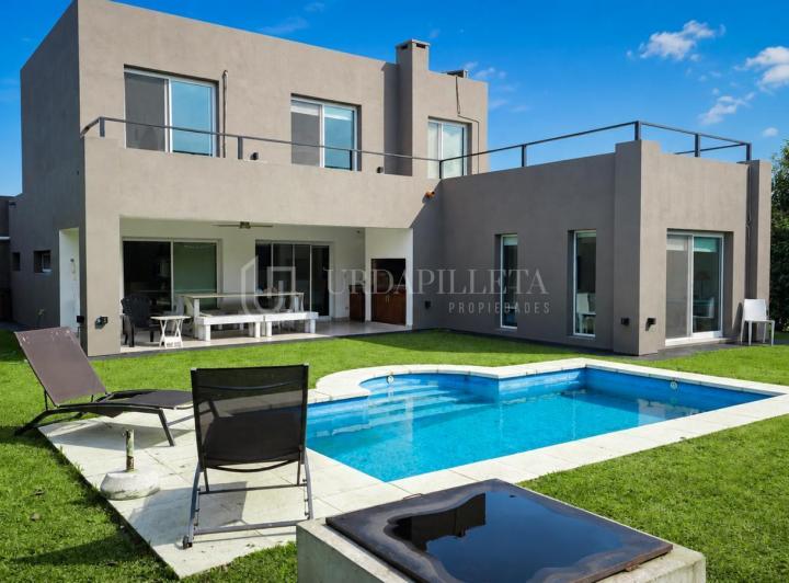Casa · 174m² · 5 Ambientes · 4 Cocheras