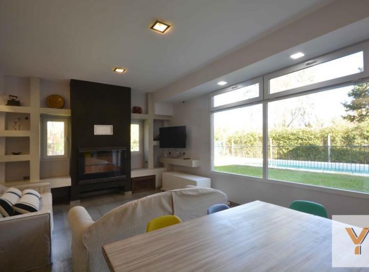 Casa · 328m² · 7 Ambientes · 1 Cochera