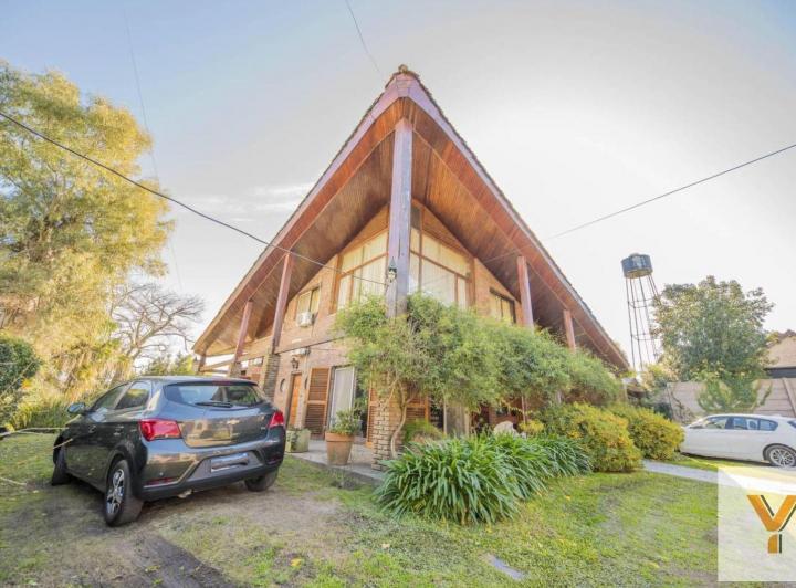 Casa · 350m² · 7 Ambientes · 2 Cocheras