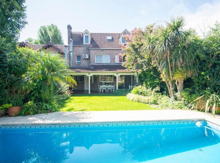 Casa · 190m² · 5 Ambientes · 2 Cocheras