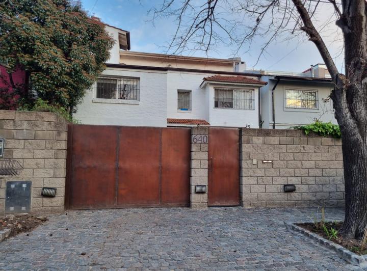 Casa · 370m² · 5 Ambientes · 1 Cochera
