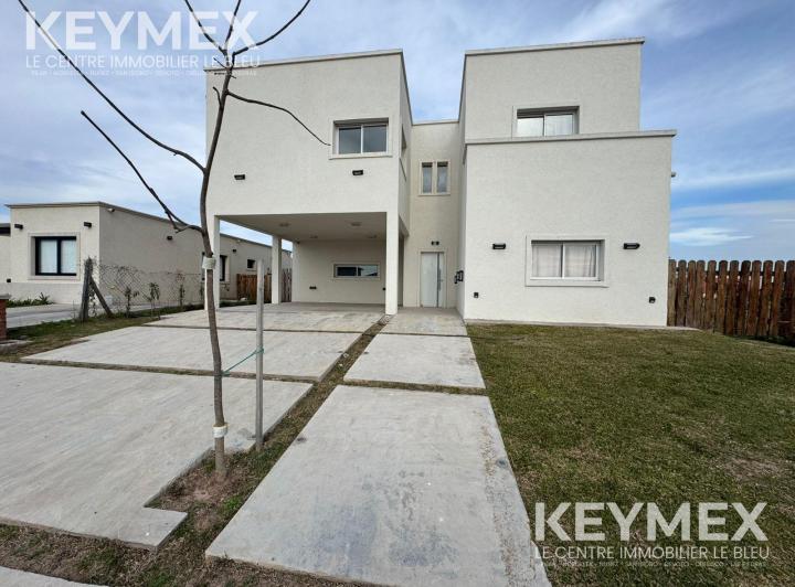 Casa · 236m² · 6 Ambientes · 4 Cocheras