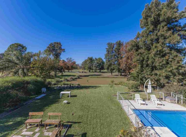 Casa · 320m² · 5 Ambientes · 3 Cocheras