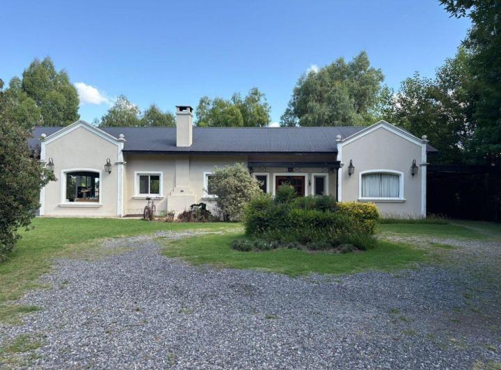 Casa · 240m² · 5 Ambientes · 1 Cochera