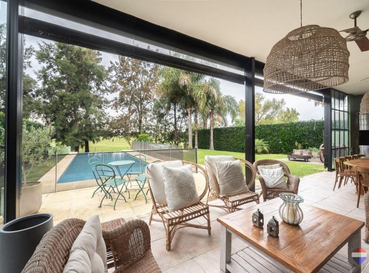 Casa · 280m² · 6 Ambientes · 2 Cocheras