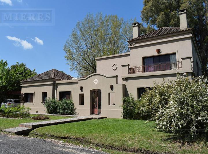 Casa · 300m² · 7 Ambientes · 1 Cochera