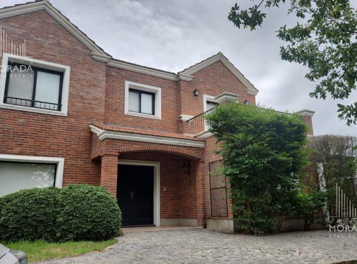 Casa · 380m² · 7 Ambientes