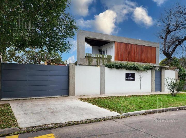 Casa · 313m² · 6 Ambientes · 2 Cocheras
