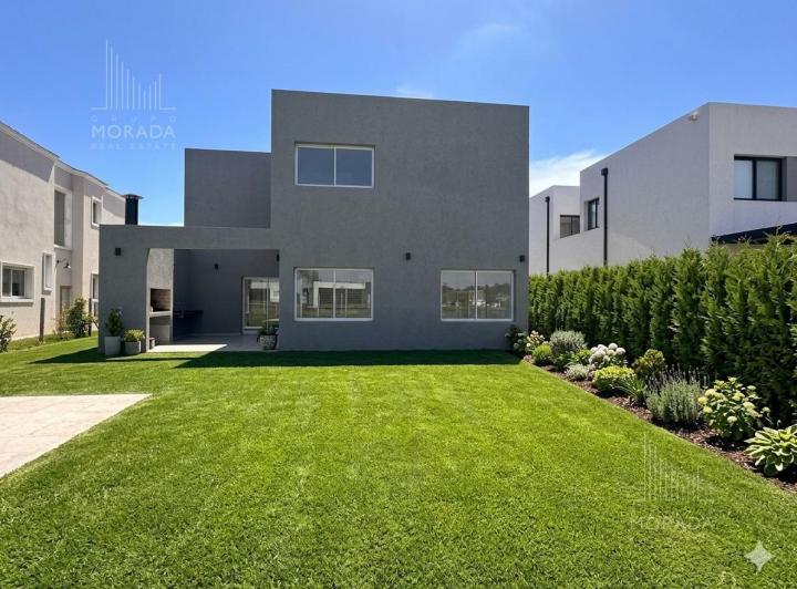 Casa · 495m² · 5 Ambientes · 3 Cocheras