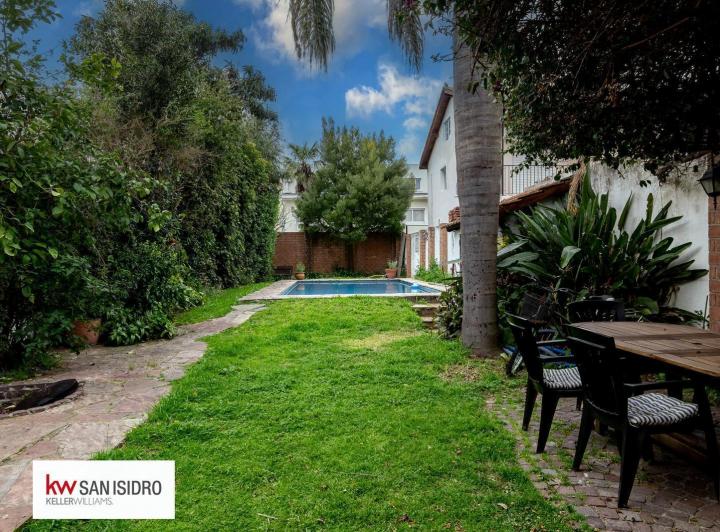 Casa · 225m² · 7 Ambientes · 1 Cochera