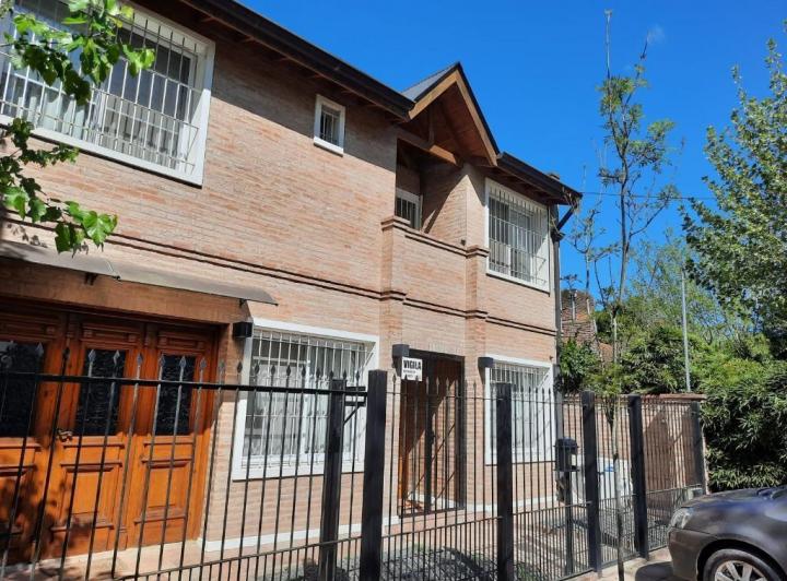 Casa · 232m² · 5 Ambientes · 2 Cocheras
