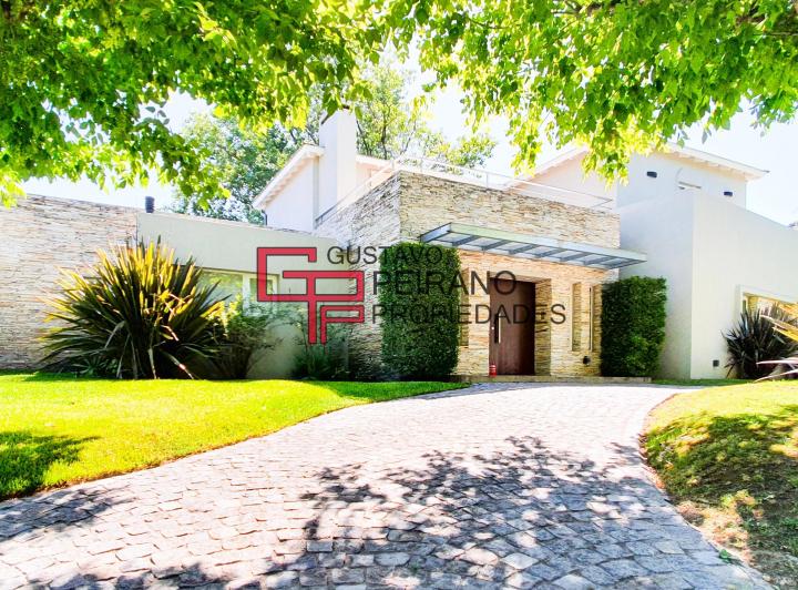 Casa · 405m² · 5 Ambientes · 3 Cocheras