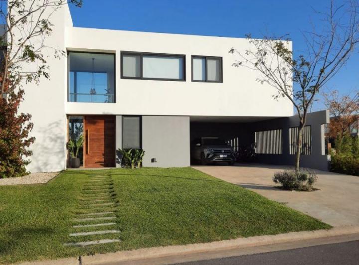 Casa · 280m² · 5 Ambientes