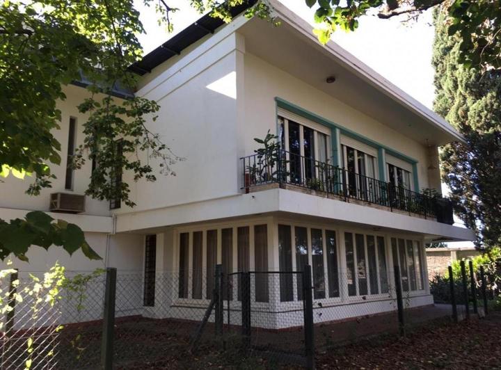 Casa · 380m² · 5 Ambientes · 3 Cocheras